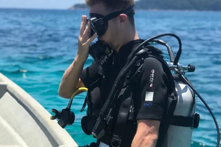 Beginner Scuba Diving in Pulau Perhentian: Discovery Scuba (DSD) Experience photo 3