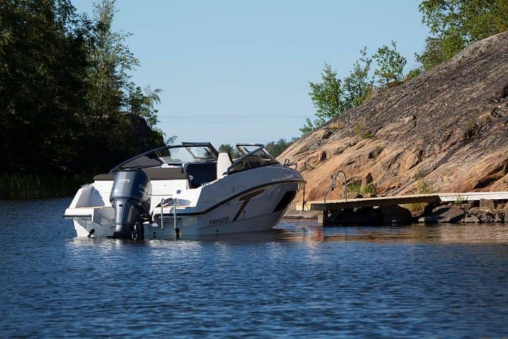Private VIP Boat Tour in the Helsinki Archipelago: 2-Hour Modern Boat Trip photo 2