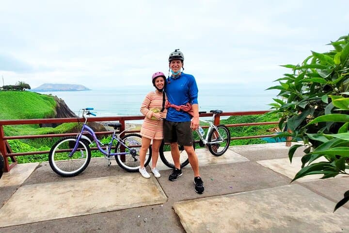 Coastal Lima Bike Tour: Miraflores & Barranco Small-Group Ride photo 3