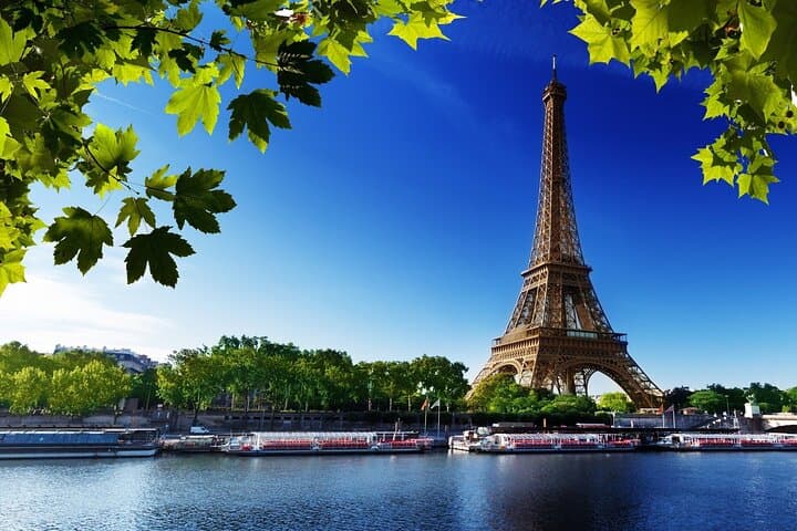 Eiffel Tower Summit Private Tour with Prebooked Elevator Tickets