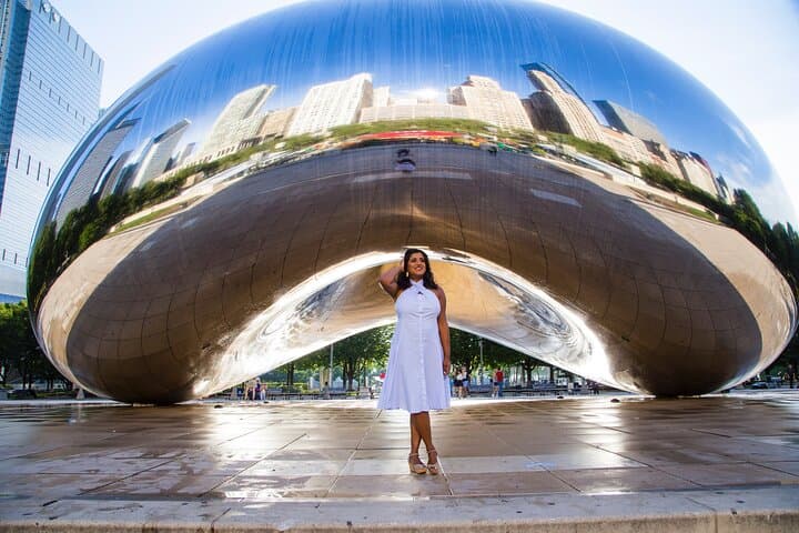 Capture Chicago's Iconic Landmarks: Private 60-Min Downtown Photoshoot