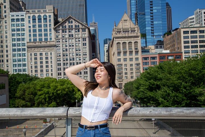 Capture Chicago's Iconic Landmarks: Private 60-Min Downtown Photoshoot photo 4