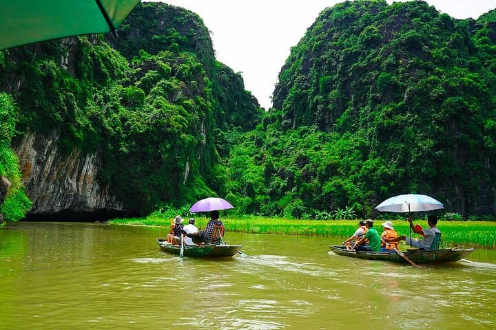 Tam Coc & Hoa Lu Day Tour: Boat Caves, Rice Paddies, and Mua Cave Views photo 3