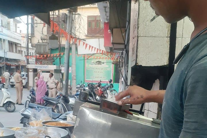 Udaipur Heritage City Walking Tour: Markets, Havelis & Lake Pichola photo 2