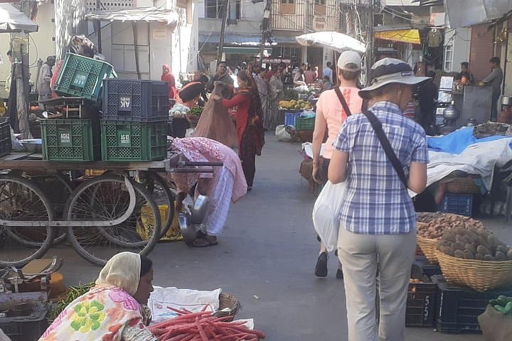 Udaipur Heritage City Walking Tour: Markets, Havelis & Lake Pichola photo 4