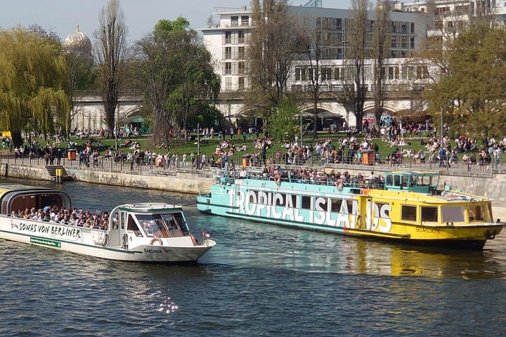Berlin Spree Sightseeing Boat Tour: 60-Minute Historic City Cruise photo 1