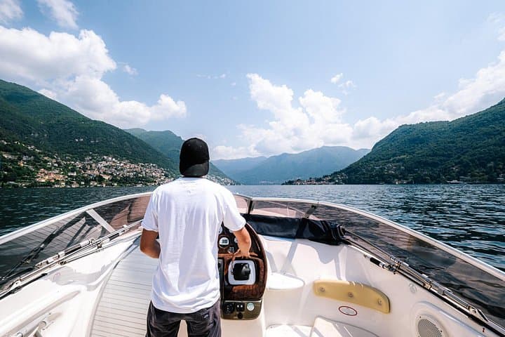 One-Hour Private Motoscafo Cruise on Lake Como: Villas, Seaplanes & Prosecco photo 2