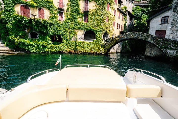 Private Cranchi Cruise on Lake Como — 2-Hour Scenic Motorboat Tour from Como