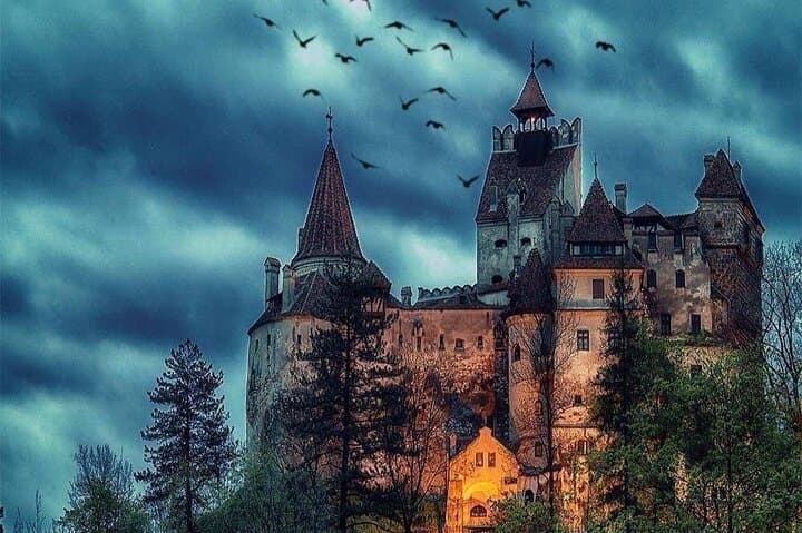 2-Day Vlad the Impaler Private Tour from Bucharest — Bran Castle, Peleș & Poienari