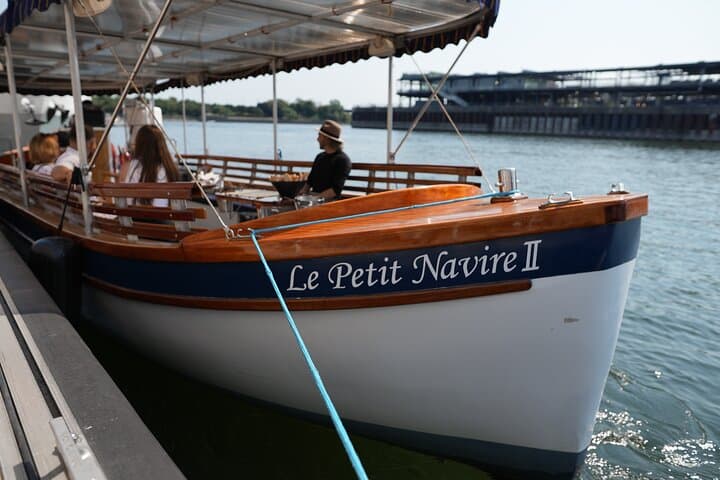Silent Electric Boat Cruise in Montreal: Guided Waterfront Tour with Onboard Drinks photo 4