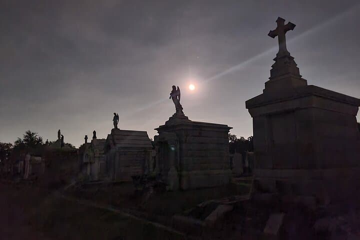 New Orleans Dead of Night: Ghosts and Cemetery Bus Tour photo 5