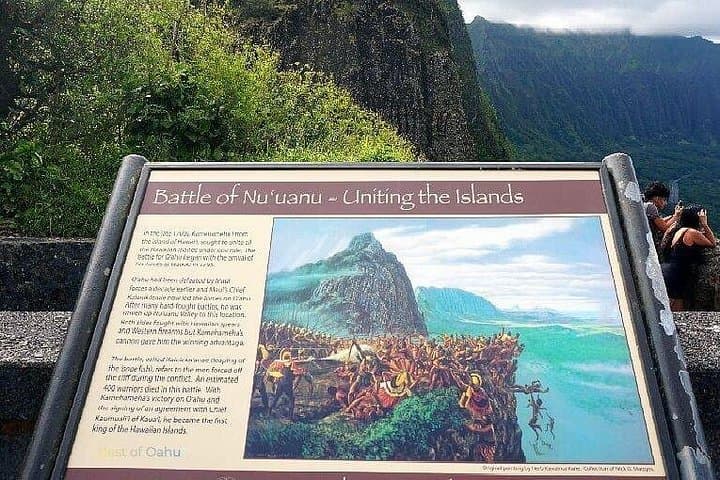 Private Hawaiian Culture Tour on Oahu — Palaces, Fishponds & North Shore Views photo 2