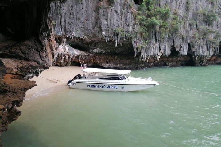 Private VIP Speedboat Tour to Phi Phi Islands from Phuket photo 2