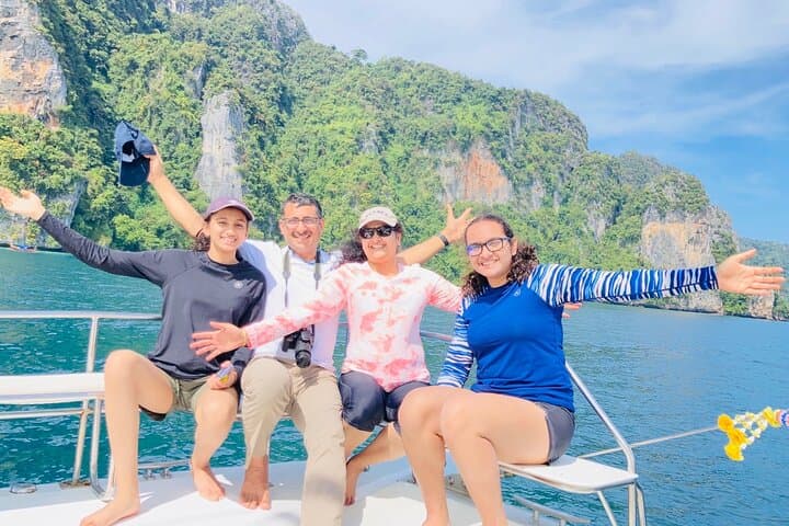 Private VIP Speedboat Tour to Phi Phi Islands from Phuket