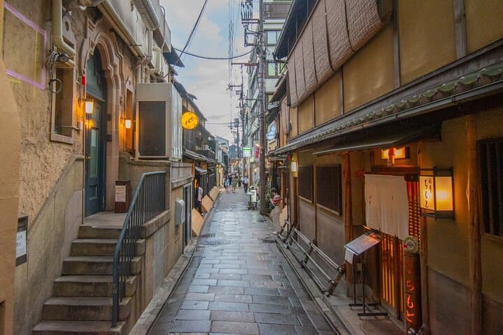 Gion Night Food Walk: Local Ramen & Hidden Izakayas in Kyoto photo 3
