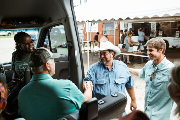 Waco Fixer Upper & City Highlights Tour — Magnolia Silos, Cameron Park & Local Finds photo 4