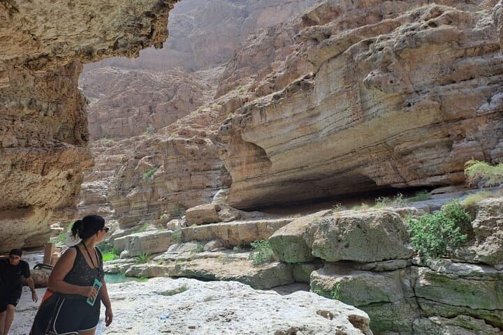Guided Wadi Shab Hike in Oman: Canyons, Turquoise Pools, and the Waterfall Cave photo 3