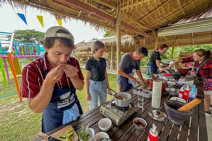 Farm-to-Wok: A Roi Dee Organic Thai Cooking Class Near Chiang Mai photo 2