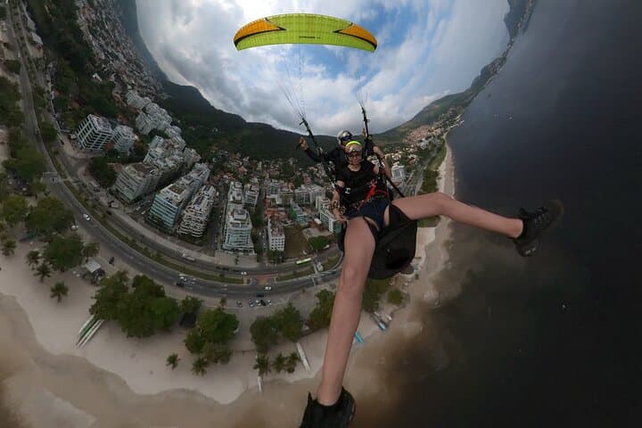 Tandem Paragliding Over Niterói: 20-Min Flight Above Guanabara Bay photo 3