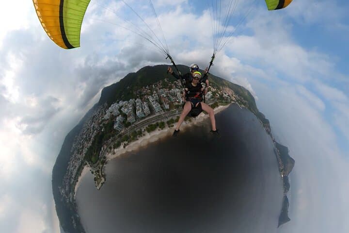 Tandem Paragliding Over Niterói: 20-Min Flight Above Guanabara Bay photo 4