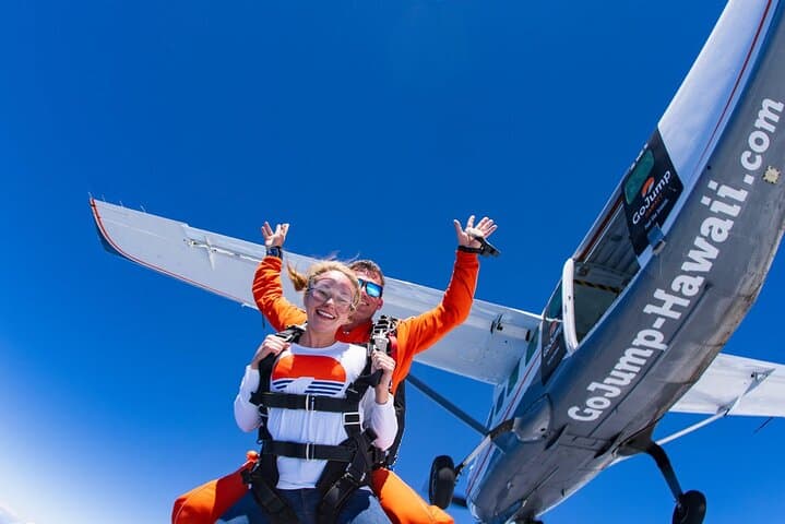 14,000ft Tandem Skydiving Over Oahu’s North Shore with GoJump Hawaii photo 2