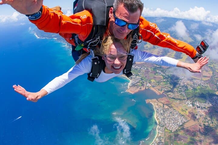 14,000ft Tandem Skydiving Over Oahu’s North Shore with GoJump Hawaii photo 5