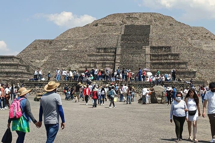 Private Teotihuacan Day Tour: Pyramids, Pulque & Obsidian Workshop from Mexico City photo 4