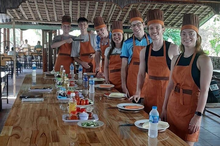 Hoi An Eco Cooking Class: Market Tour, Basket Boat & Vietnamese Cooking