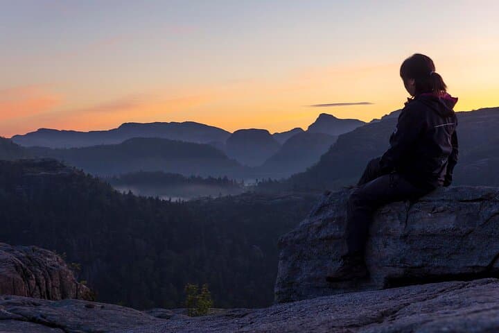 Preikestolen Sunrise Hike: Dawn on Pulpit Rock with Breakfast photo 5