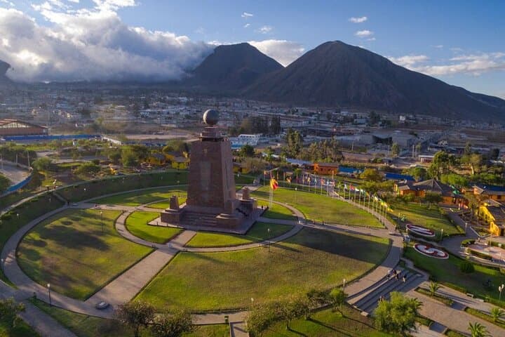 Quito in a Day: Cable Car, Colonial Center & Middle of the World photo 1