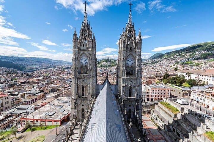 Quito in a Day: Cable Car, Colonial Center & Middle of the World photo 3
