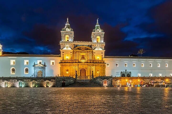 Quito in a Day: Cable Car, Colonial Center & Middle of the World photo 4