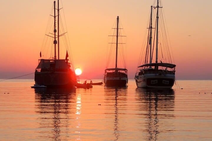 Alanya Sunset Pirate Boat Cruise with BBQ Dinner and Cave Swim photo 3