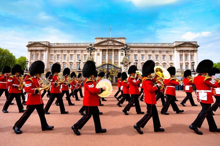 Buckingham Palace Tour & Changing of the Guard: Insider Guide to London's Royal Pageantry photo 6