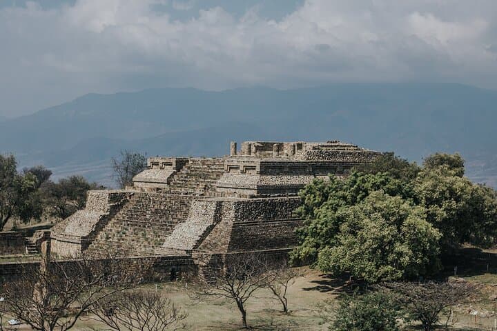 Monte Albán Morning Tour: Monte Alban, Atzompa Pottery & Santo Domingo Museum photo 6