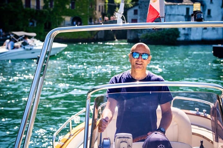 Private 2-Hour Wooden Boat Cruise on Lake Como — Villas, Swim Stops & Prosecco photo 1
