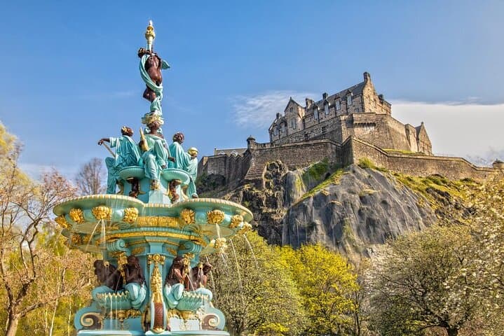 Private Romantic Walking Tour in Edinburgh with Castle Views photo 2
