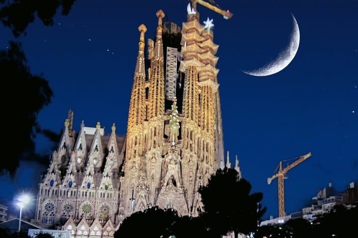 E-bike Night Tour Barcelona: Explore Barcelona's Landmarks After Dark photo 3