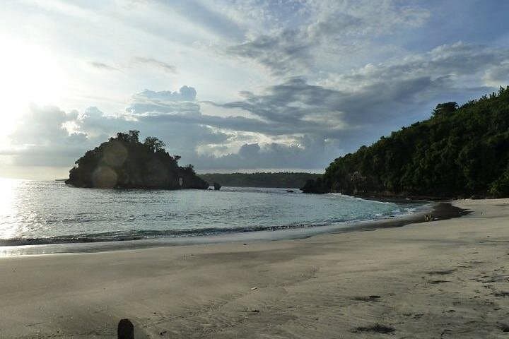 Swim with Manta Rays: Snorkel Nusa Penida’s Manta Point and West Coast Highlights photo 3