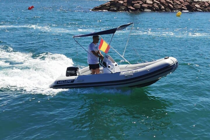 Cruise Valencia’s Coast: License-Free Boat Rental with Beach Club Access photo 2