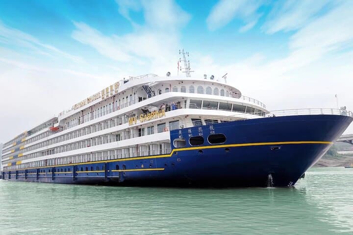 Luxury Yangtze River Cruise: 5-Day Yichang to Chongqing Aboard Victoria Sabrina
