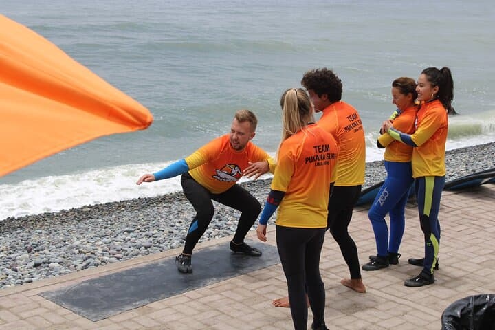 Beginner Surf Lesson in Lima, Perú: Learn to Ride Miraflores Waves photo 4