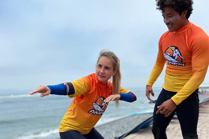 Beginner Surf Lesson in Lima, Perú: Learn to Ride Miraflores Waves photo 6