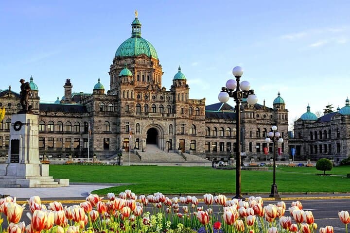 Butchart Gardens and Victoria Day Tour from Vancouver — Ferry, Wildlife & Inner Harbour