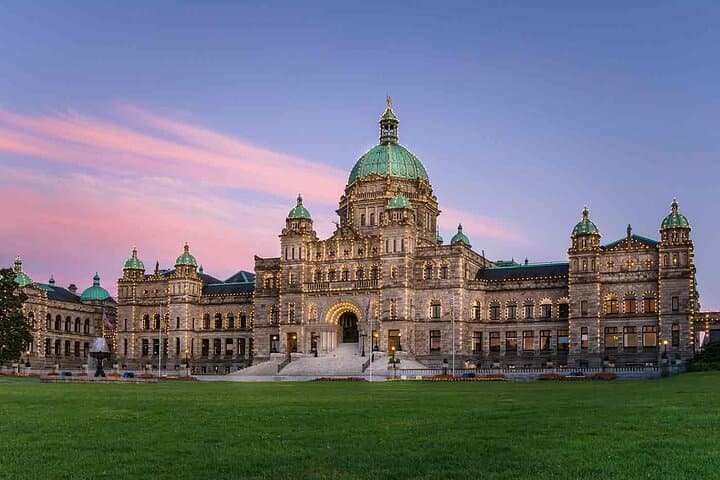 Butchart Gardens and Victoria Day Tour from Vancouver — Ferry, Wildlife & Inner Harbour photo 3