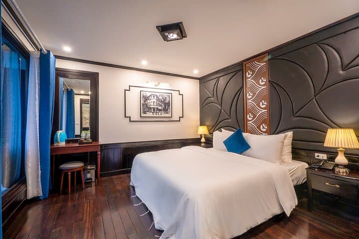 3-Day Rosa Cruise: Explore Halong Bay & Lan Ha Bay from Hanoi