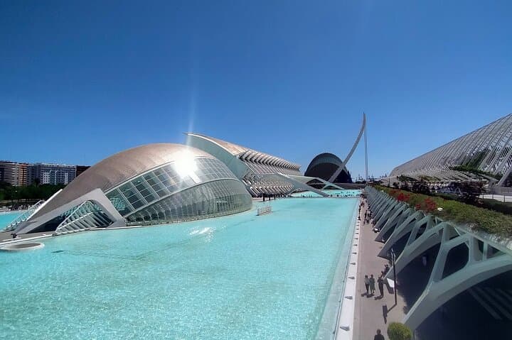 Valencia Low-Cost Half-Day Bike Tour: Local Routes & Historic Sights photo 3