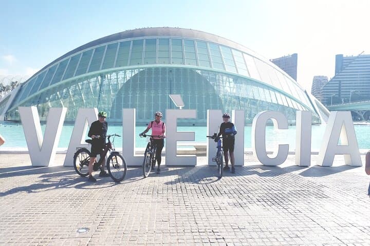 Valencia Low-Cost Half-Day Bike Tour: Local Routes & Historic Sights