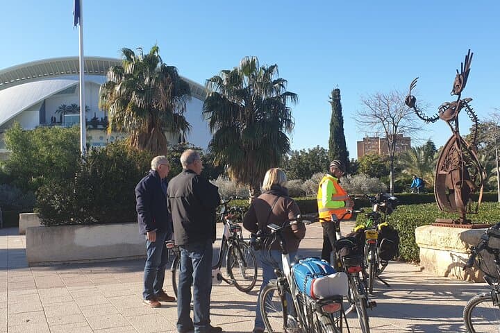 Valencia Low-Cost Half-Day Bike Tour: Local Routes & Historic Sights photo 4