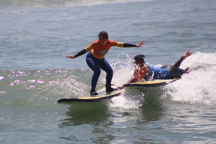 Beginner Surf Lesson in Lima, Perú: Learn to Ride Miraflores Waves